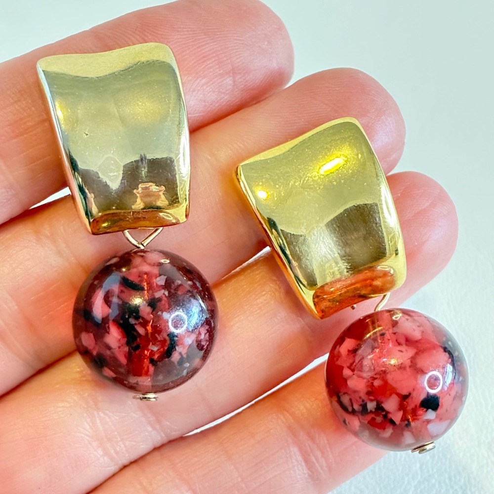 Vintage Gold Tone Clip On Earrings Marble Red Confetti Lucite Bead Geometric